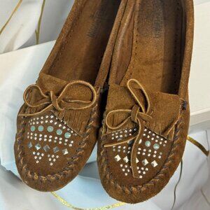 Minnetonka Studded Moccasins – Dusty Brown, Size 9.5